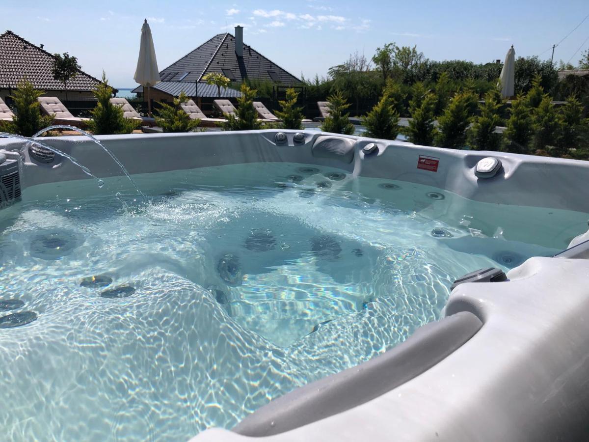 Skyline Resort Balatonalmádi Extérieur photo